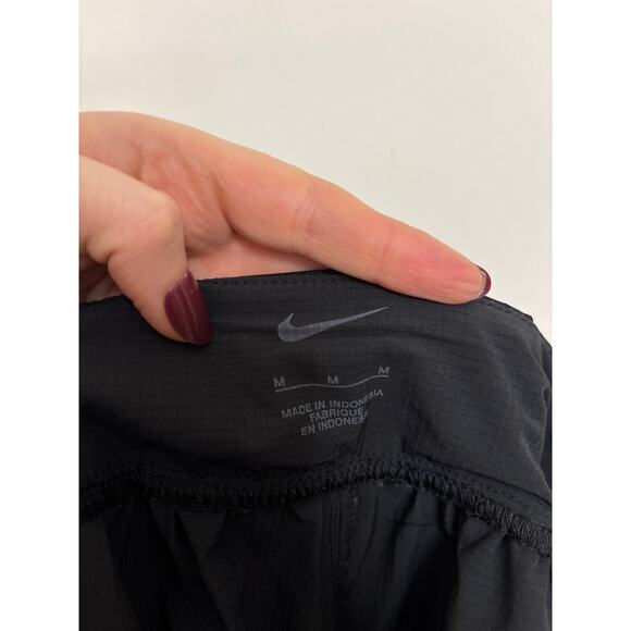 Nike Tempo Luxe Shorts Womens Medium Black Crimson Running Dri-FIT Run Division - Picture 5 of 7
